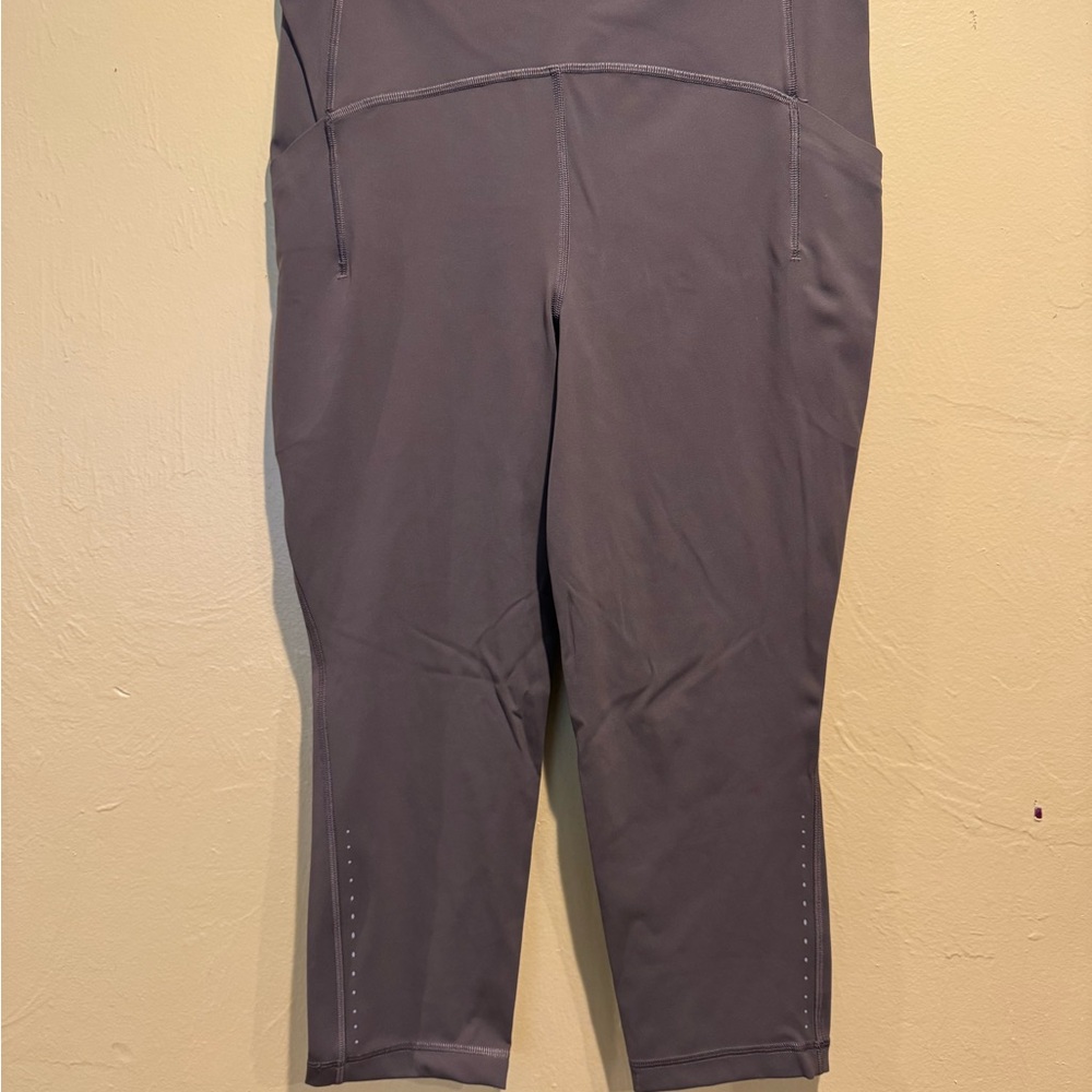 Lululemon Swift Speed High-Rise Crop 21"
Nomad Size 10 EUC - Picture 2 of 10